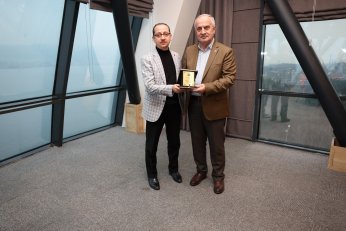 Başkan Aygün’den Meclis Üyelerine Plaket