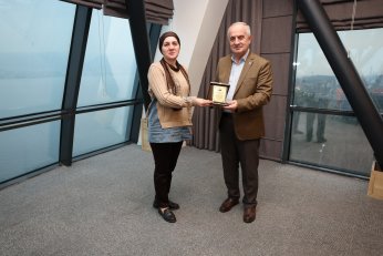 Başkan Aygün’den Meclis Üyelerine Plaket