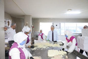 Tutuş, pişmaniye çekti