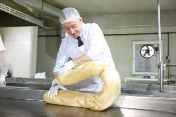 Tutuş, pişmaniye çekti