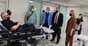 Pehlevan ve Zeybek sağlık personelleriyle bayramlaştı 