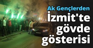 Ak Gençlerden İzmit'te gövde gösterisi