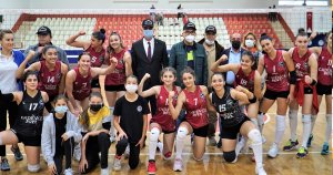 İHSANİYESPOR KADIN VOLEYBOL TAKIMI GALİBİYETLE BAŞLADI
