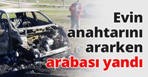 Evin anahtarını ararken arabası yandı
