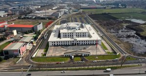 Yeni Emniyet Müdürlüğünde; yan yollar, otopark ve çevre düzenlemesi tamam