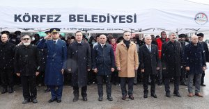 Körfez’de Çanakkale Şehitleri kar yağışı altında anıldı