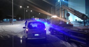 Zabıta kar kış demeden vatandaşın yanında