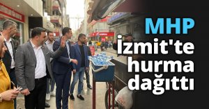  MHP İzmit'te hurma dağıttı