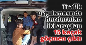 Trafik uygulamasında durdurulan iki araçtan 15 kaçak göçmen çıktı