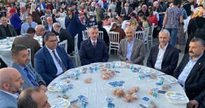 Kadir Gecesi'nde binlerce kişi kent meydanında oruç açtı