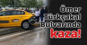 Gölcük istikametinde trafik kazası!iki araç birbirine girdi