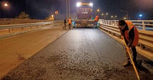 Gece yarısı asfalt serimiyle trafik aksatılmadı