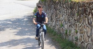 İki gözü görmese de gönül gözüyle yapamadığı şey yok