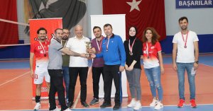 Hemşire Işıl Dalgın Voleybol Turnuvası'nda Şampiyon 