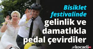 Bisiklet festivalinde gelinlik ve damatlıkla ön safta pedal çevirdiler