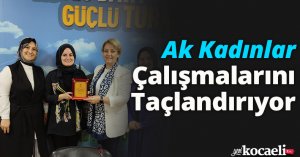 Ak Kadınlar Çalışmalarını Taçlandırıyor