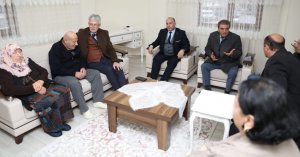 Ellibeş patlamadan kurtulan aileyi ziyaret etti