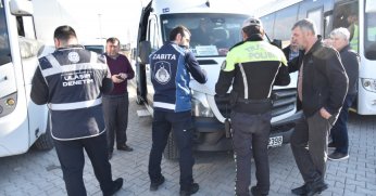 KARTEPE’DE ÖĞRENCİ SERVİSLERİNİN DENETİMLERİ YAPILDI