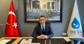 DEVA Partisi’nde Bayrak Teslimi