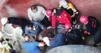 Limanda iş kazası geçiren işçiyi itfaiye erleri çıkardı