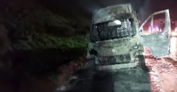 Kuzey Marmara Otoyolu'nda araç yangını: Minibüs küle döndü