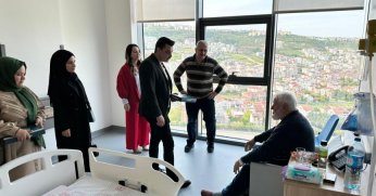 AK Gençler hastaları ziyaret etti