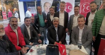 Hülagü’den MHP standına ziyaret