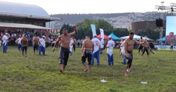 Sekapark Yağlı Güreşlerinde son 16 turu başpehlivanları belli oldu