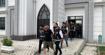 329 bin TL ve 2 kilo altın çalmışlardı, Gürcistan'a kaçmaya çalışırken yakalandılar