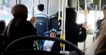 OTOBÜSTE KÜFÜRLER SAVURDU! VATANDAŞ TEPKİ GÖSTERDİ