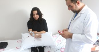 Kadınların destekleriyle kurulan rehabilitasyon merkezi depremzede vatandaşlara umut oldu
