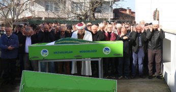 Kanser tedavisi gören oğlunu götürdüğü hastaneden dönerken kaza yapmıştı