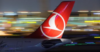 THY uçağına yıldırım isabet etti