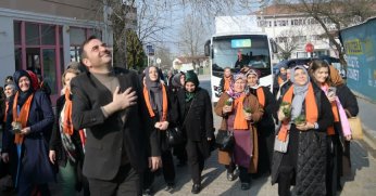 Başkan Özlü’ye Yeniköy Merkez Mahallesi’nde Sevgi Seli