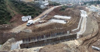 DERİNCE’DE DERE ISLAH ÇALIŞMASI YAPILIYOR