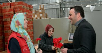 Başkan Özlü’den Başiskele’nin Kadınlarına Jest