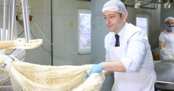 Tutuş, pişmaniye çekti