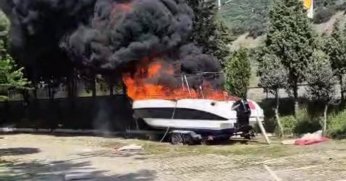 45 bin dolarlık tekne yangında küle döndü