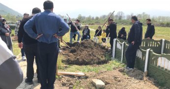 Aile katliamı yapan şahıs cenaze namazı kılınmadan defnedildi