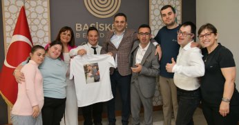 Başkan Özlü’ye En Tatlı Hayırlı olsun Ziyareti