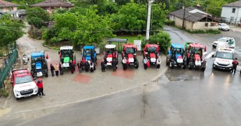 Kadın çiftçiler traktörleriyle tarım da biz de varız dedi