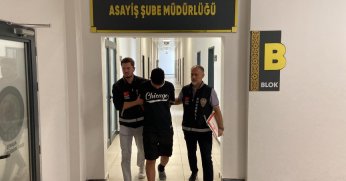 Vatandaşın güneş gözlüğünü ve cep telefonunu silah zoruyla gasp etti