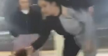  Genç kızlara saldıran kadın maganda yakalandı