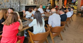 BAŞKAN SEZER LGS ŞAMPİYONLARI İLE BİR ARAYA GELDİ