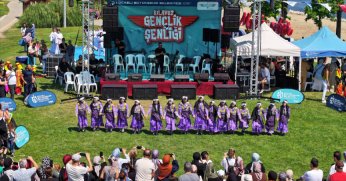 Kılavuz Gençlik’ten çocuklara muhteşem şenlik