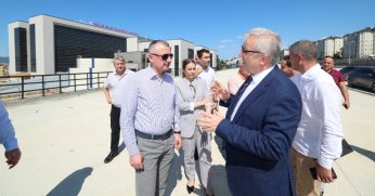 Gölcük Necati Çelik Devlet Hastanesi’nde çevre düzenlemesi yapılıyor