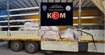 Çuval çuval kaçak tütün ele geçirildi