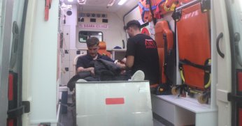 Kafa travmasıyla oyundan çıktı, hastaneye duş aldıktan sonra gitti