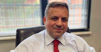 Herkes İzmit’in dertlerini unutmuş, siyasi ikbali peşinde koşuyor. 