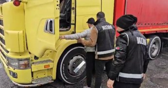 Kocaeli'de 9 milyon 580 bin dal bandrolsüz makaron ele geçirildi